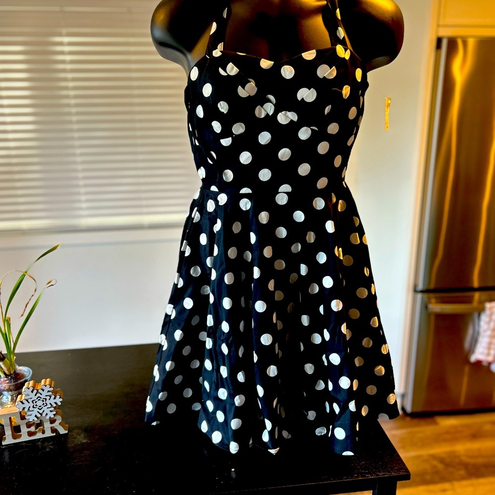 Adorable halter swing dress NWT with adjustable neck strap size small